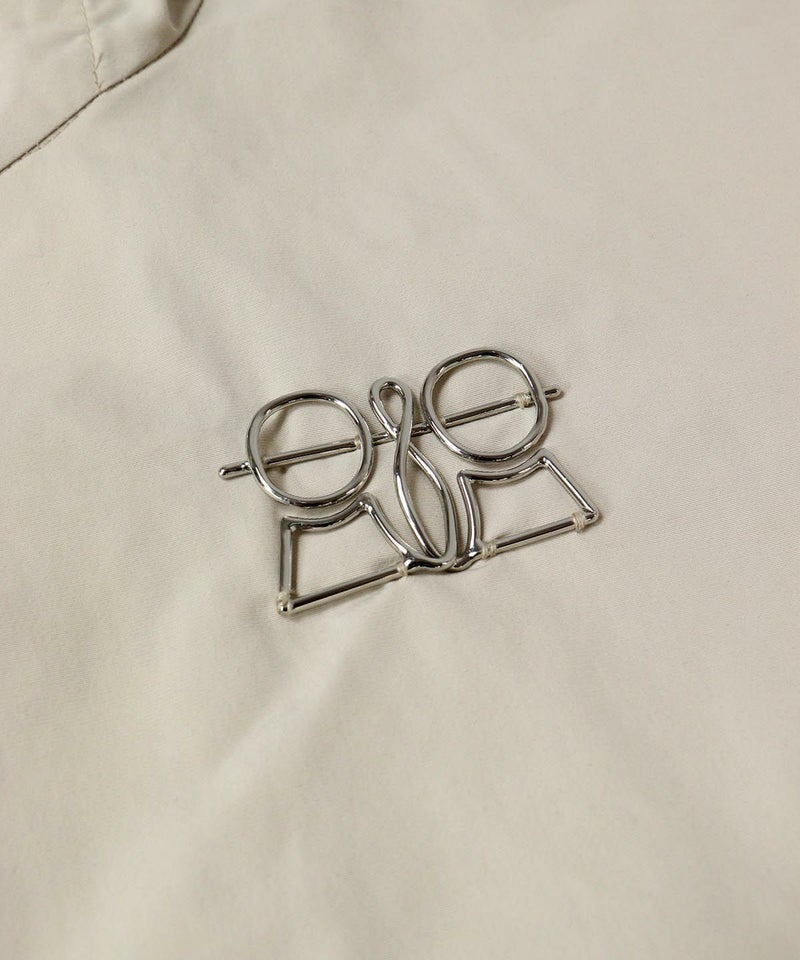 胸元デザイン部分（ベージュ）