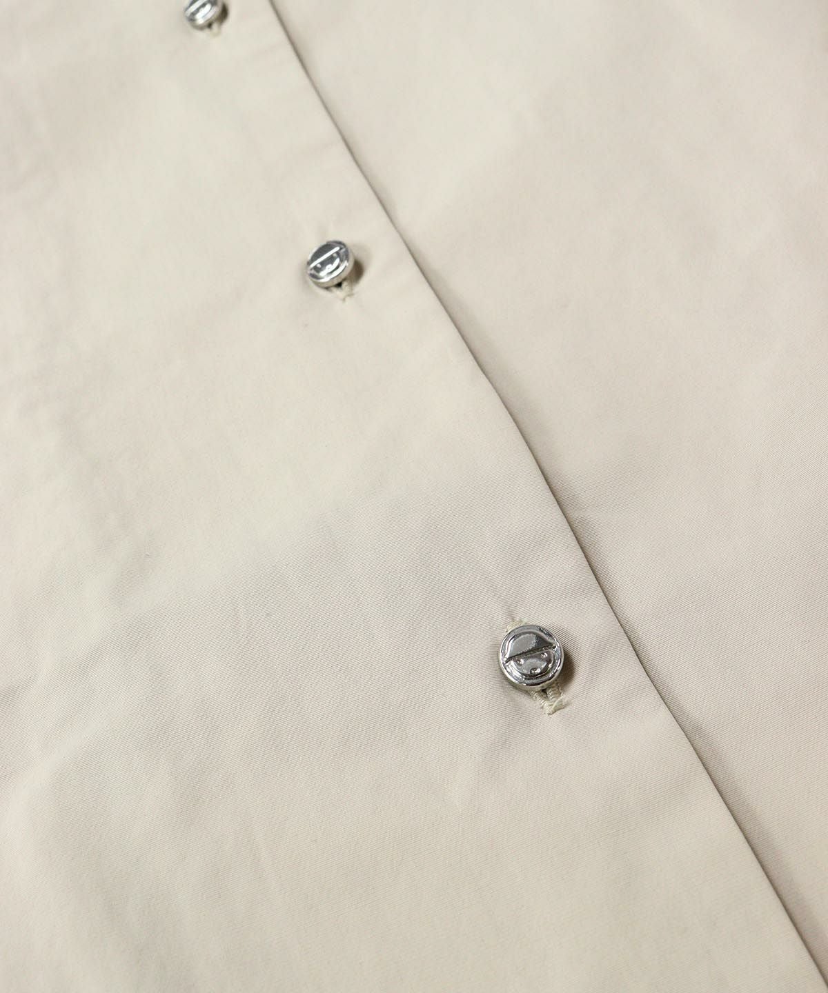 ボタン部分（ベージュ）