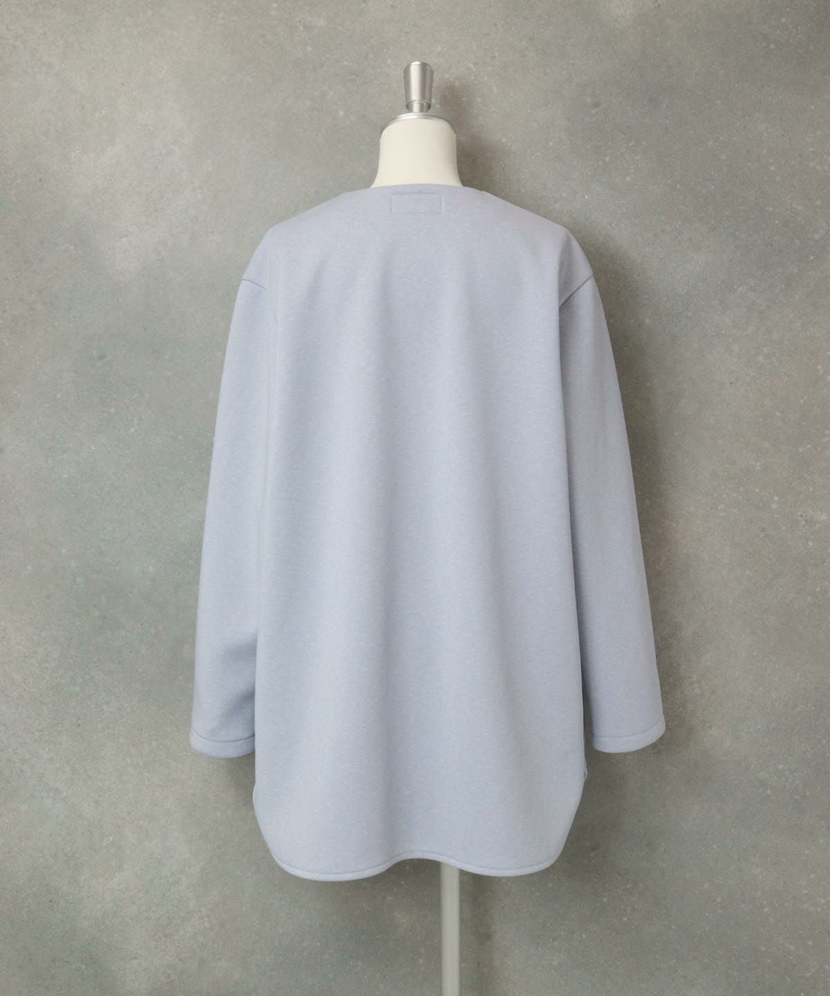 ノーカラージャケット後（ライトブルー）