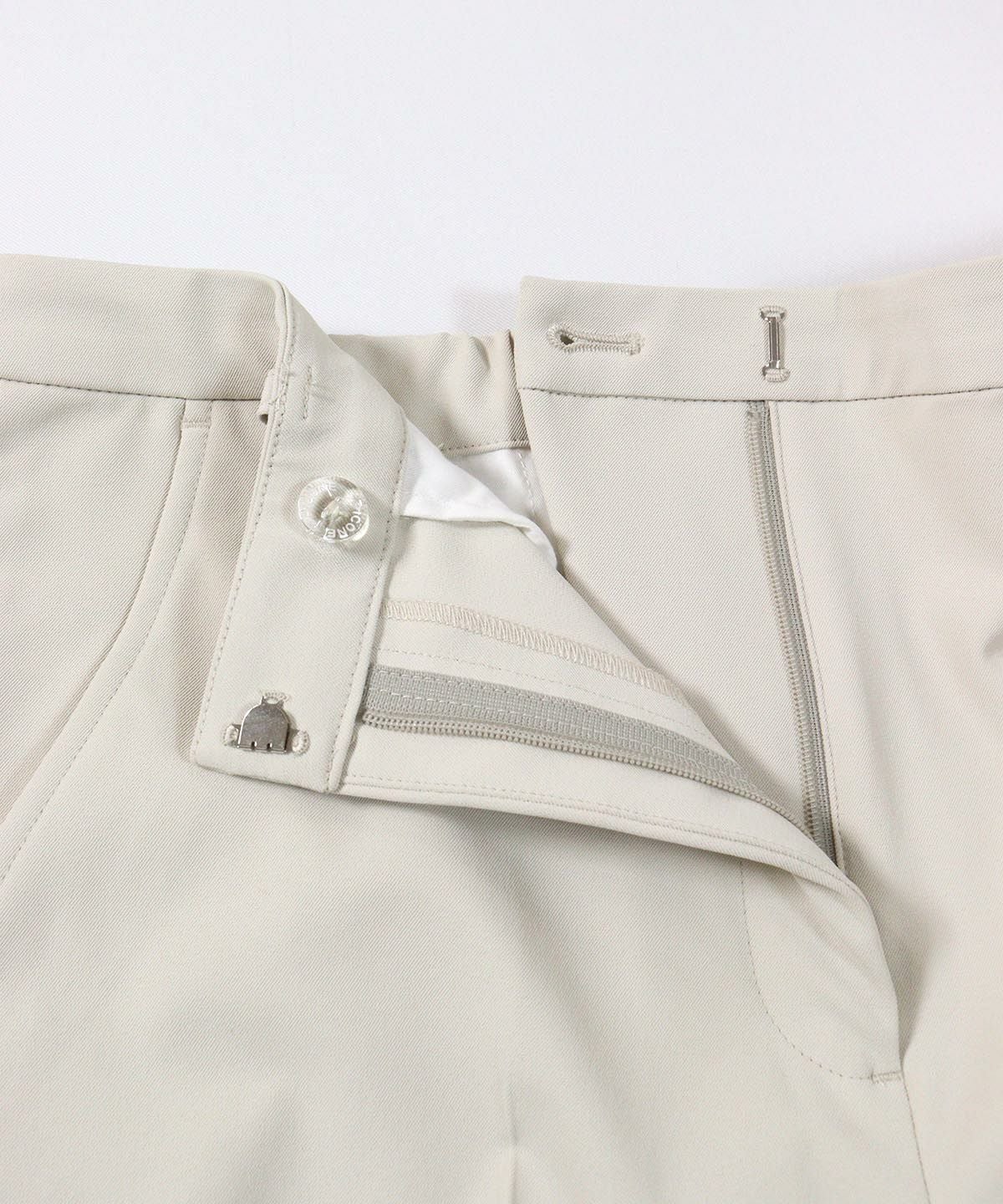 ファスナー部分アップ(ベージュ)