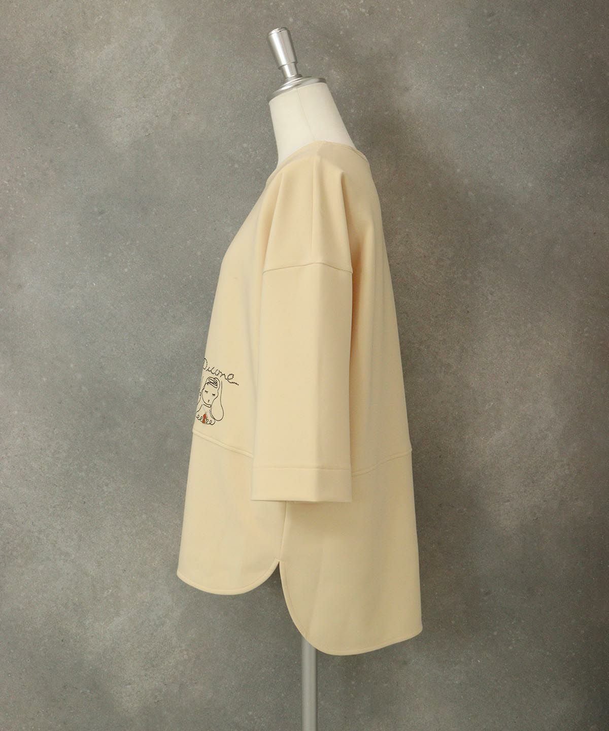 ポイント刺繍七分袖UVプルオーバー横（ベージュ）