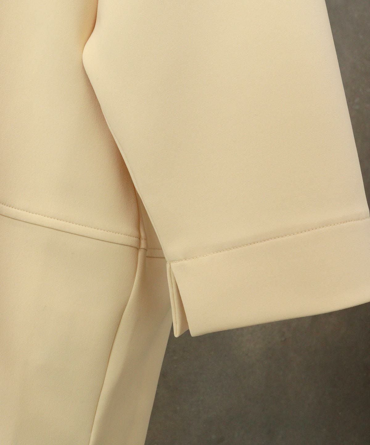 袖口部分（ベージュ）