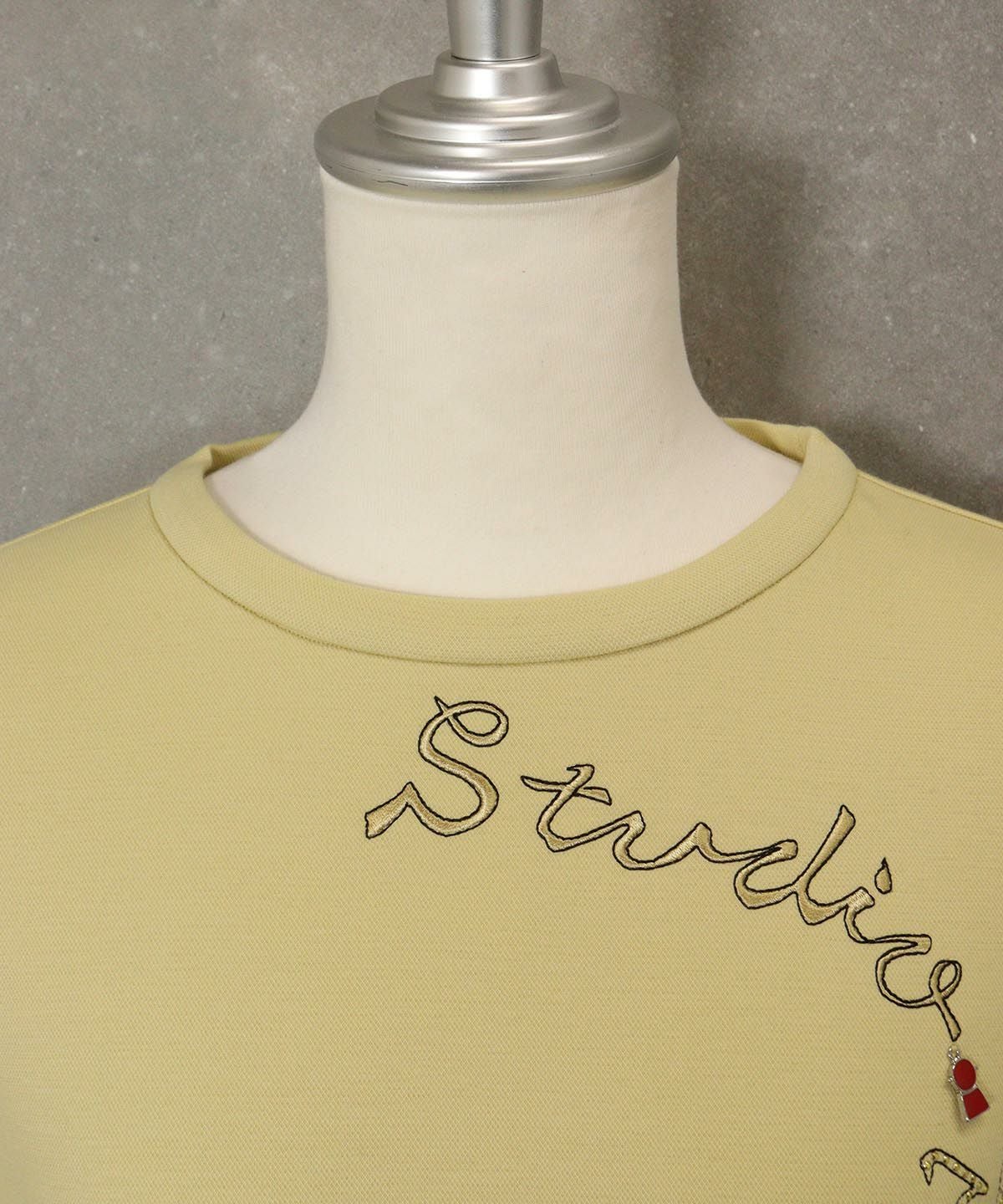 首元部分（イエロー）