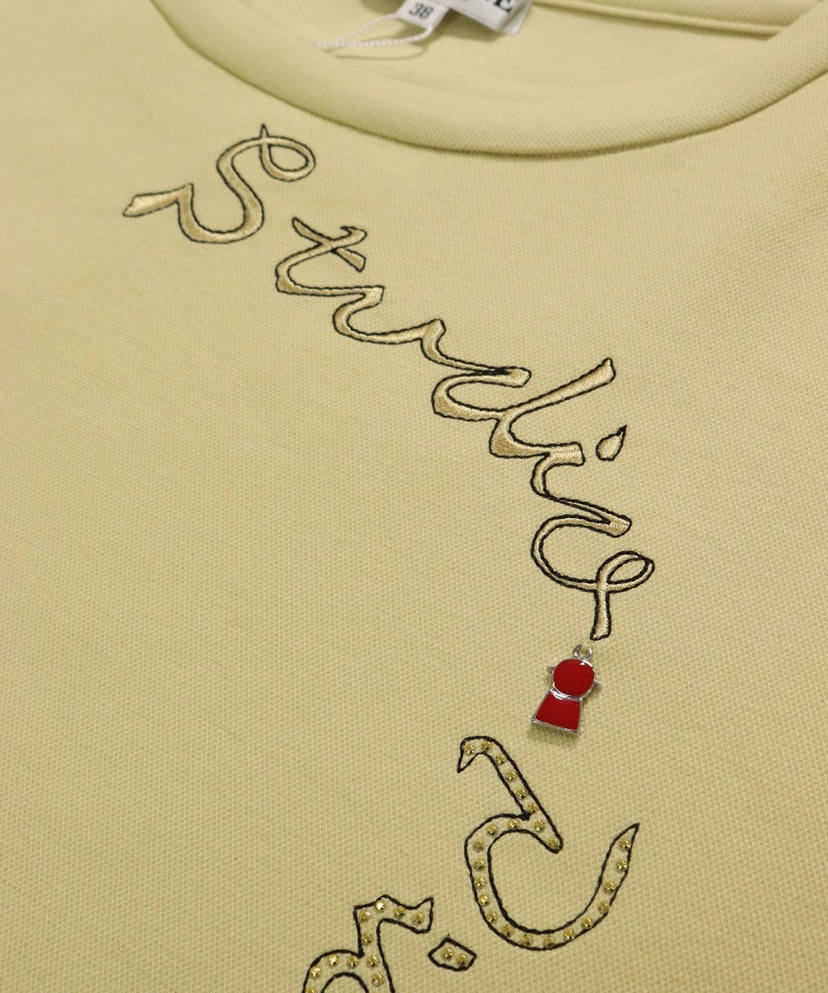 デザイン部分（イエロー）