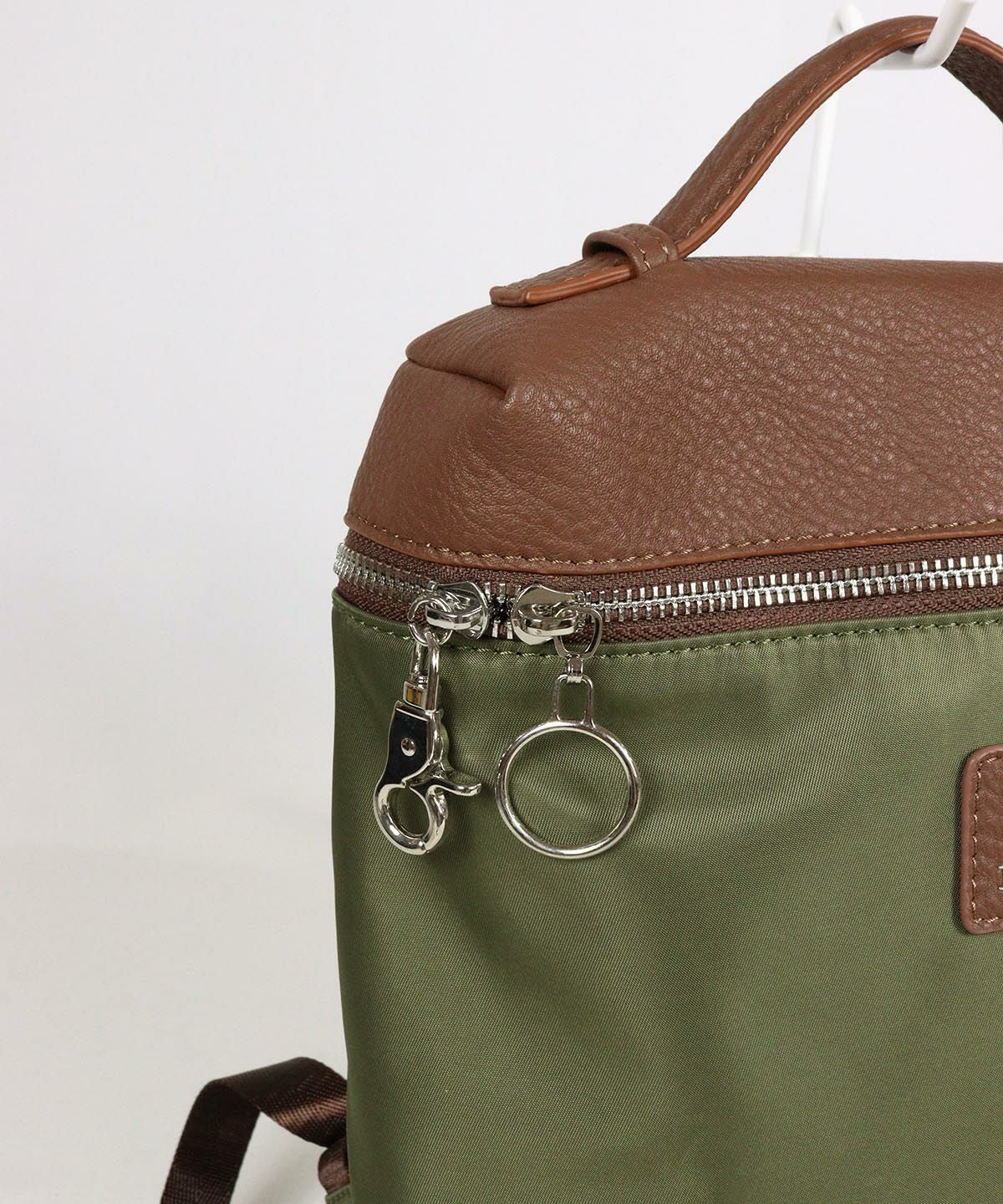 ファスナー（カーキ）