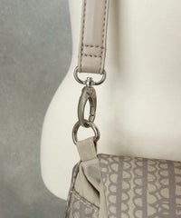 ショルダーベルト取り付け部分（ベージュ）