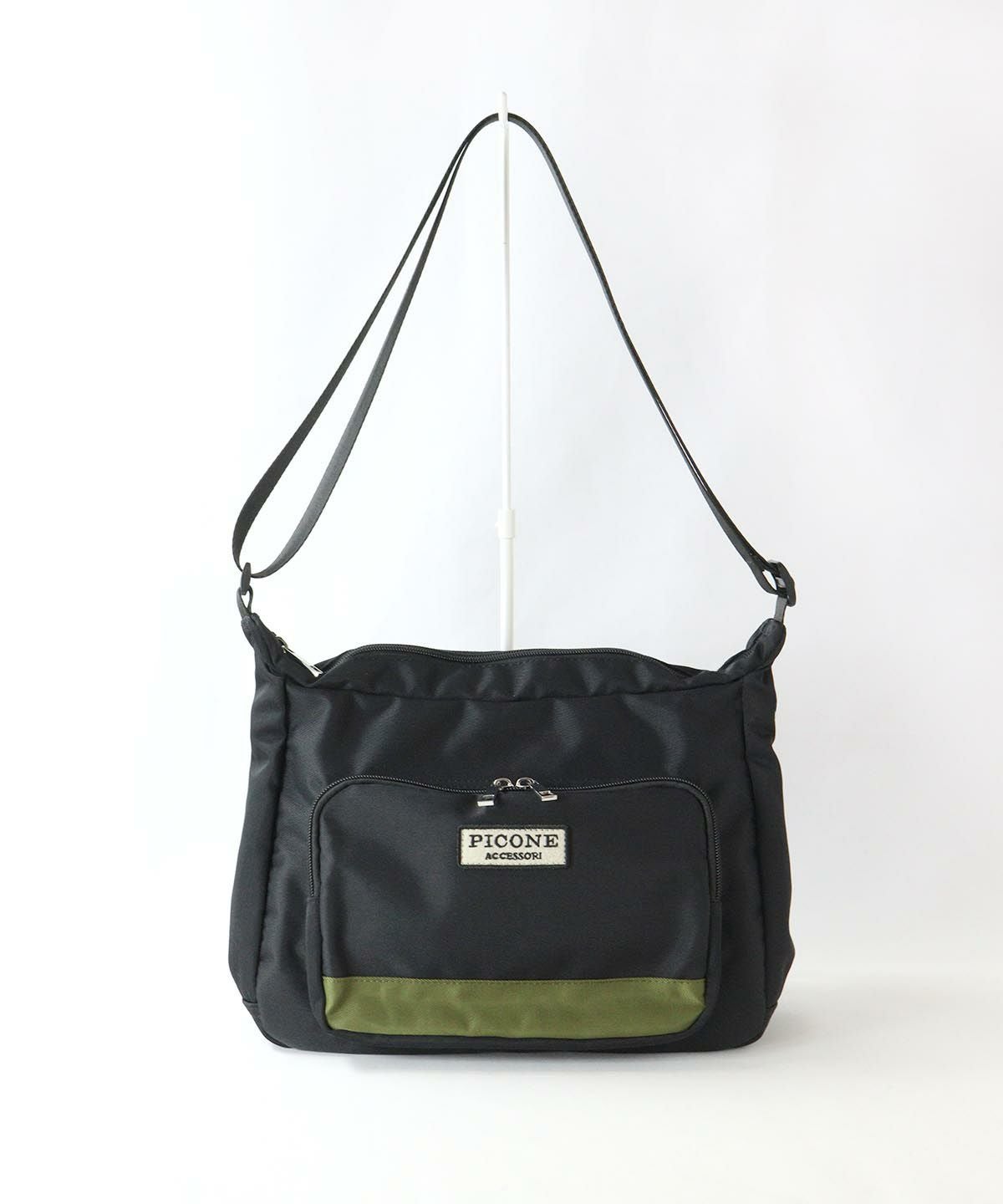 ナイロンショルダーバッグ（ブラック）