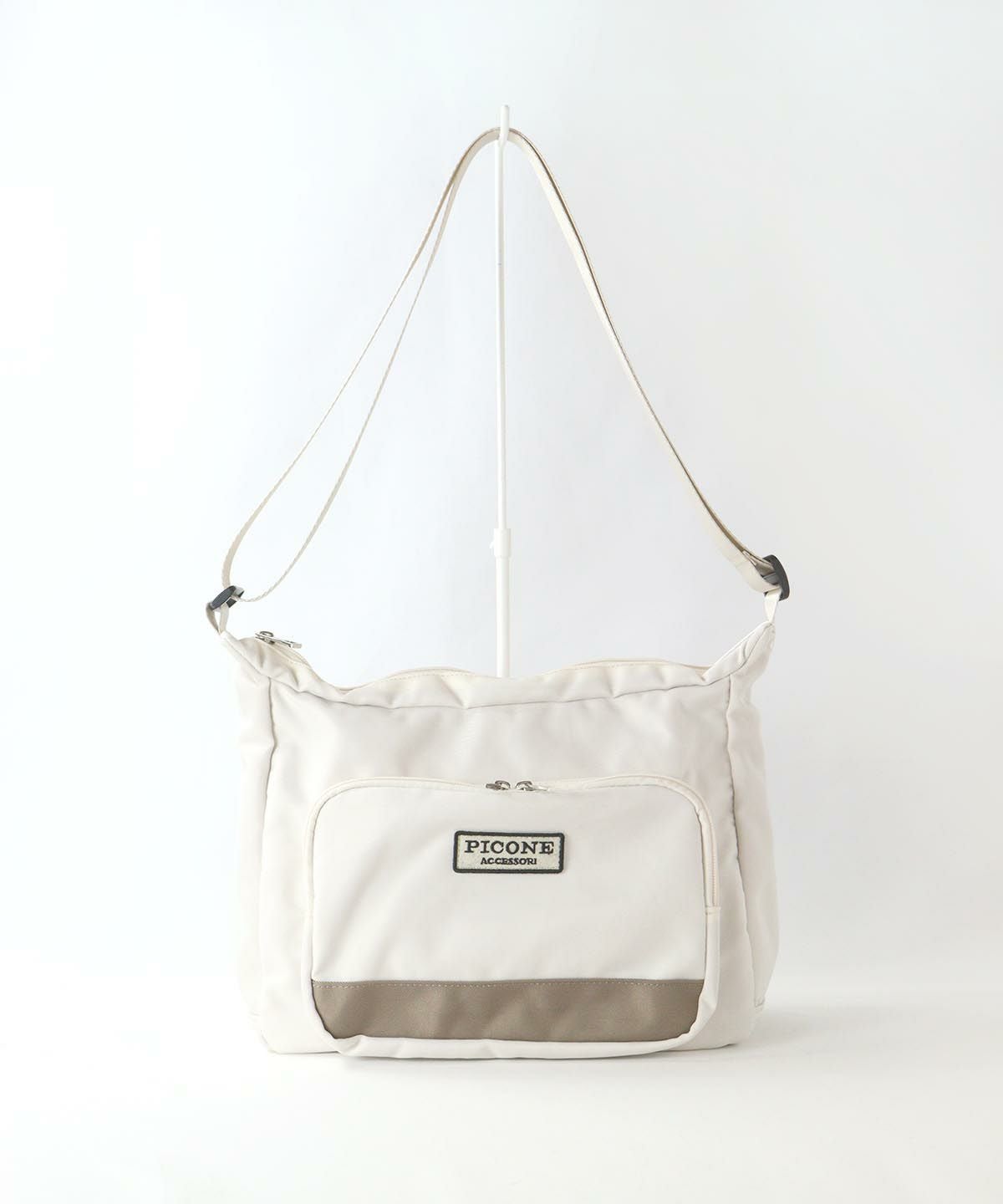 ナイロンショルダーバッグ（ホワイト）