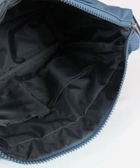 内側仕切りポケット部分（ブルー）