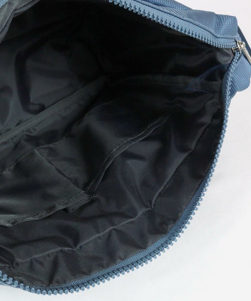 内側仕切りポケット部分（ブルー）