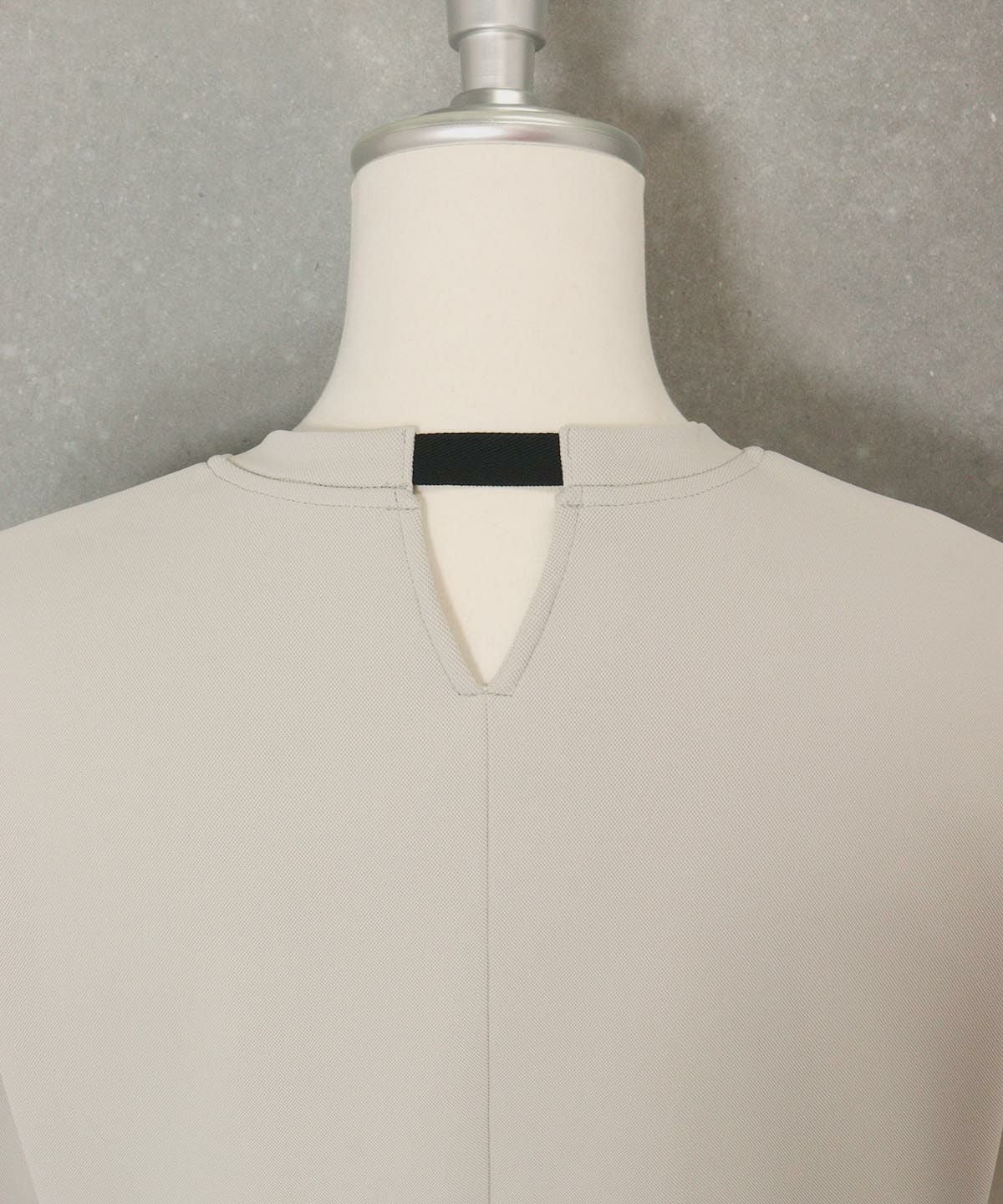 後ろ衿スリット部分（ライトグレー）