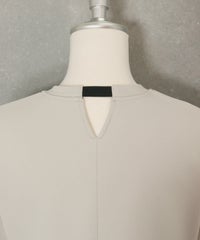 後ろ衿スリット部分（ライトグレー）