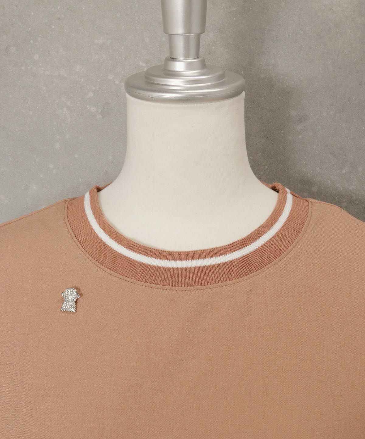 首元(キャメル)