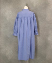 ビーズ刺繍バンドカラーワンピース後（ライトブルー）