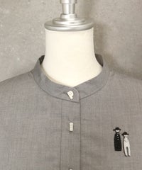 衿元部分（グレー）