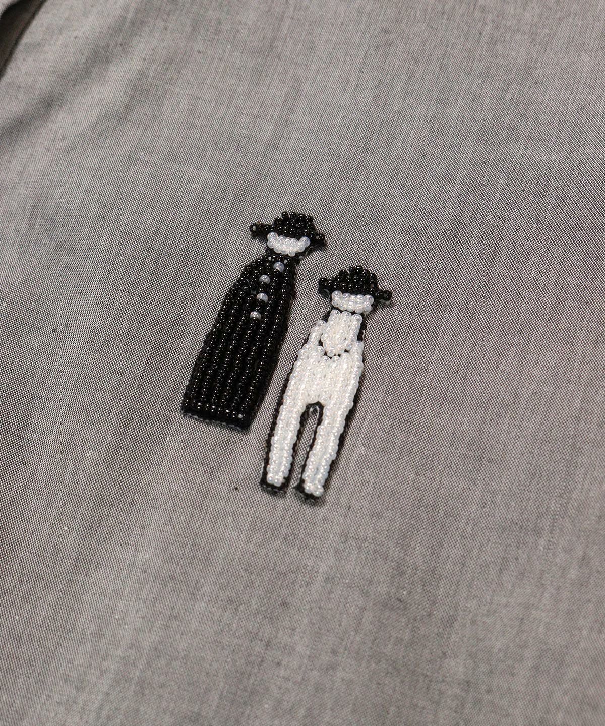 胸元デザイン部分（グレー）