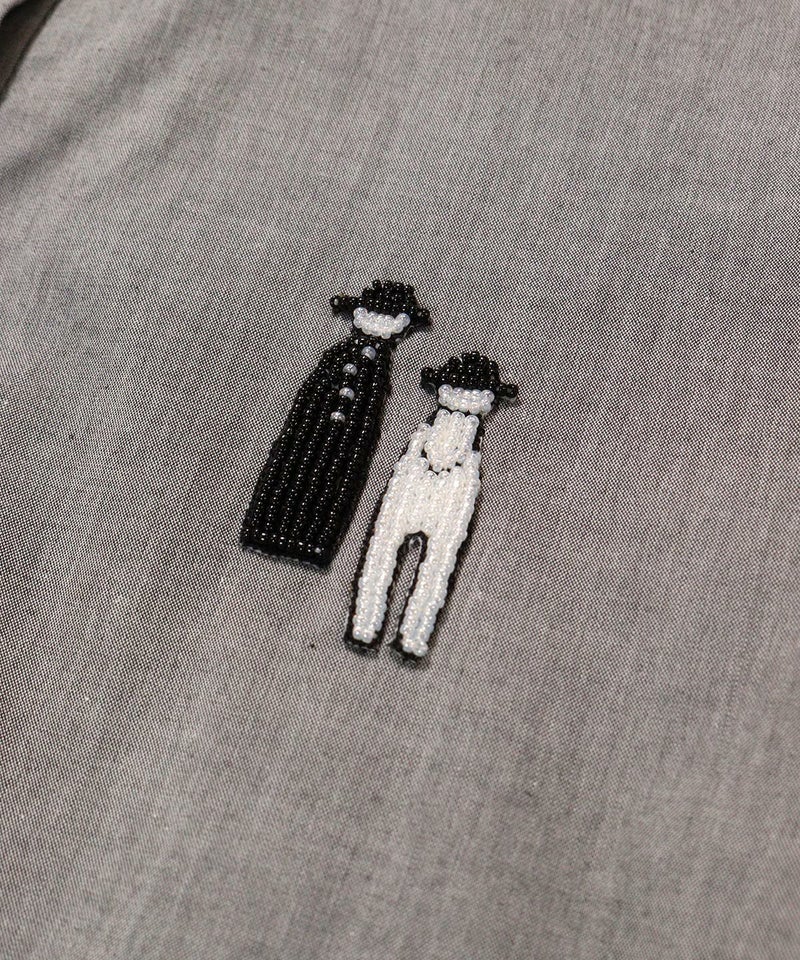 胸元デザイン部分（グレー）