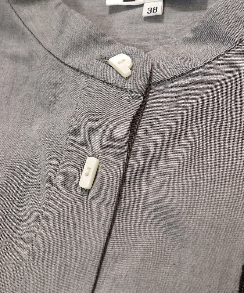 衿元ボタン部分（グレー）