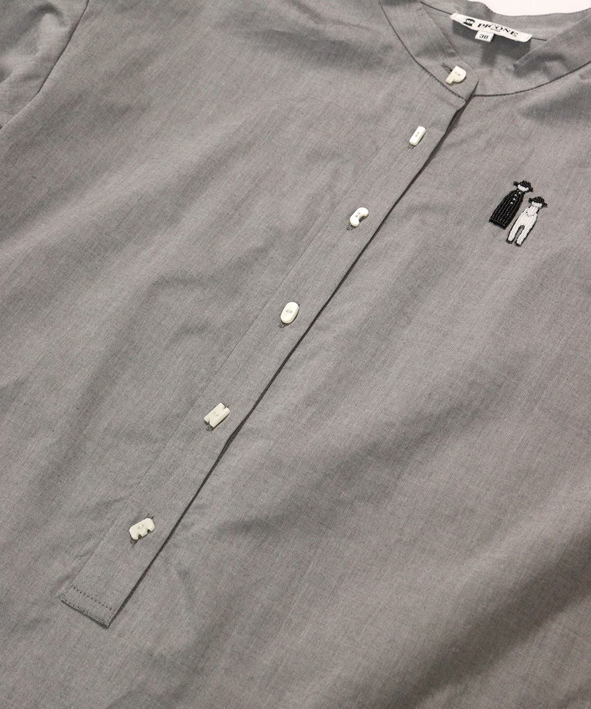 胸元ボタン部分（グレー）