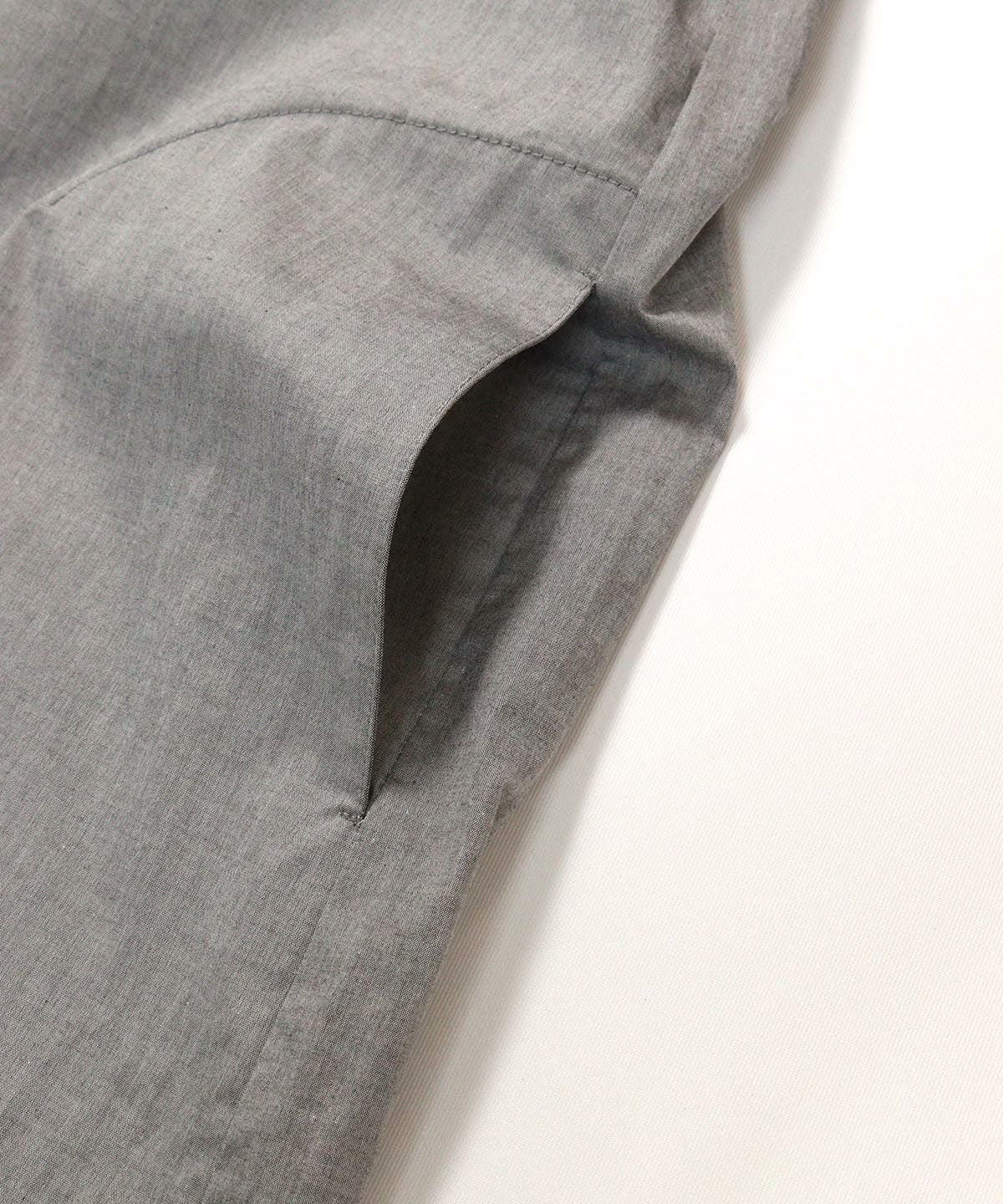 ポケット部分（グレー）