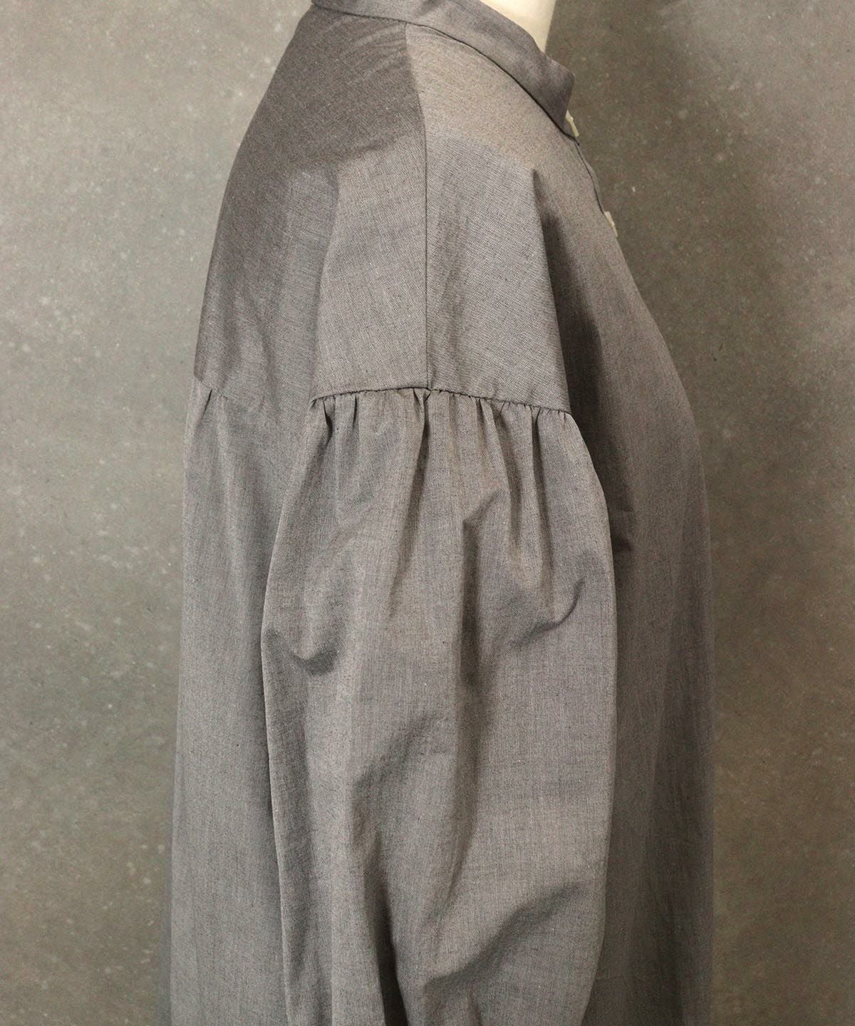 袖部分（グレー）