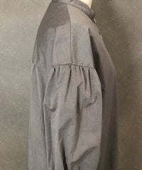 袖部分（グレー）