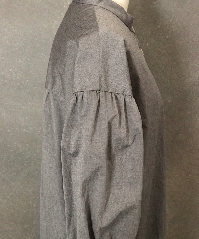 袖部分（グレー）