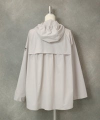 UV撥水バックギャザーブルゾン 後ろ（ライトグレー）