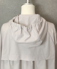 フード部分 後ろ（ライトグレー）