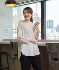 モデル着用画像（ホワイト×ベージュ）