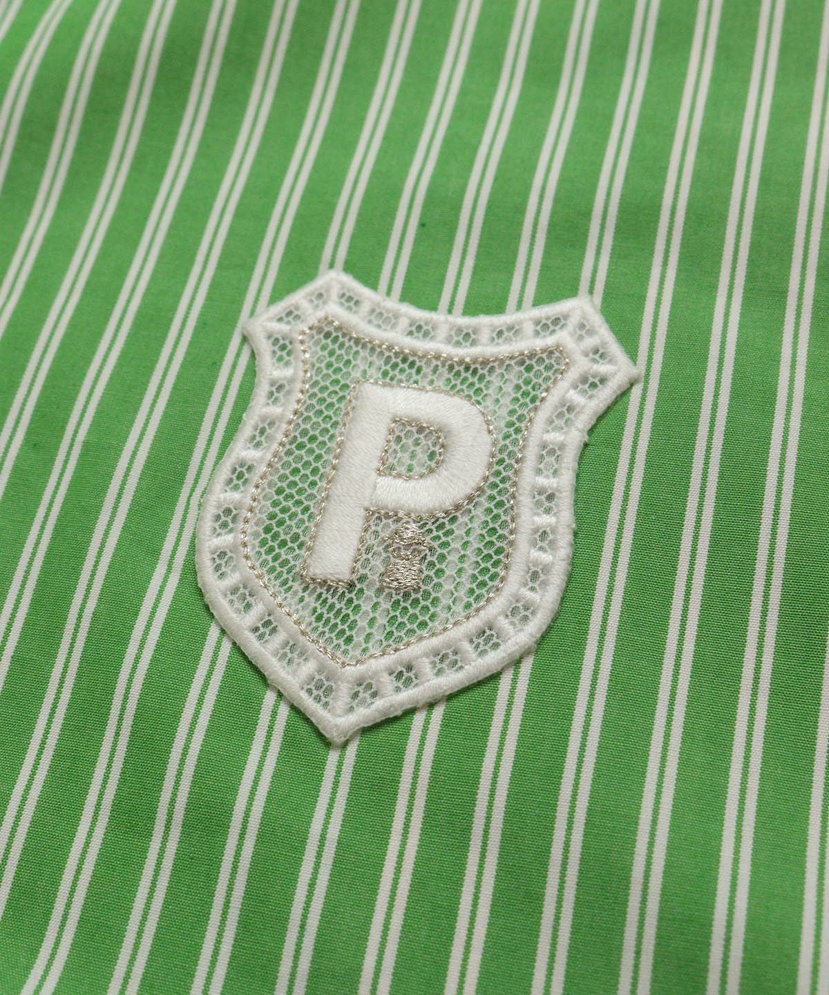 エンブレム風ロゴ刺繍（グリーン）