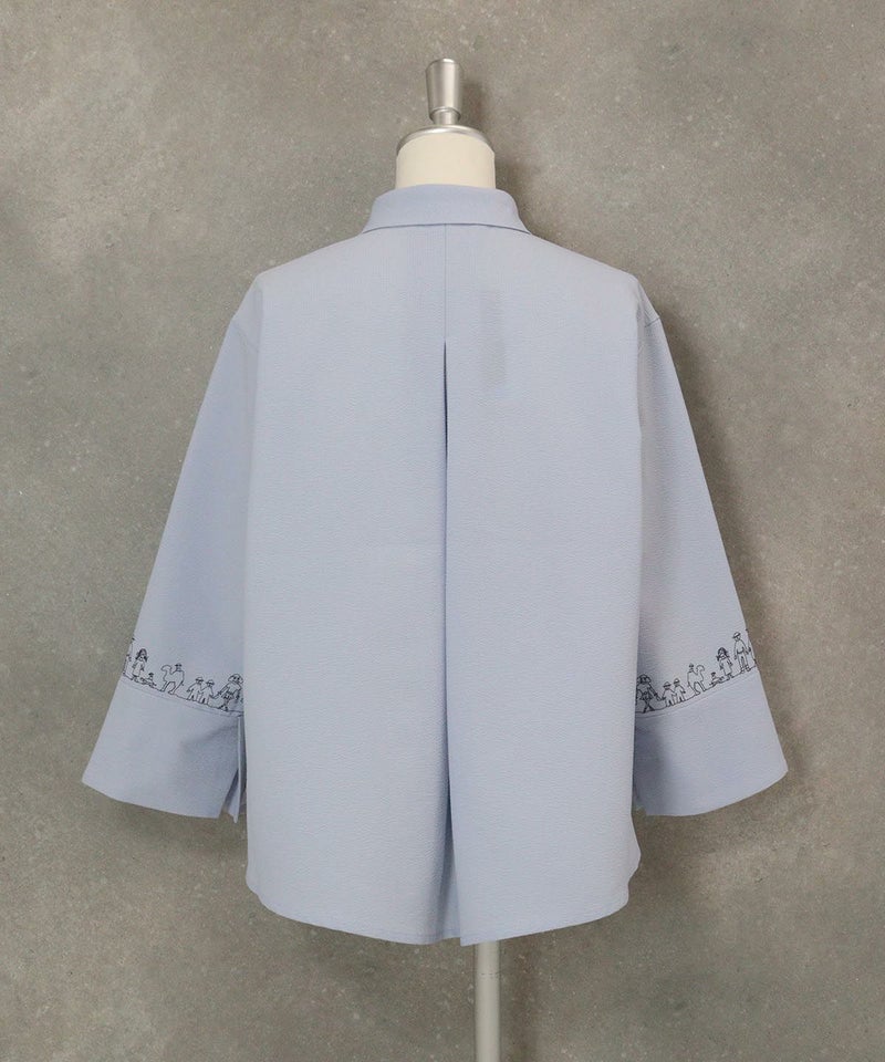 シアサッカー刺繍カフスブラウス後（ライトブルー）