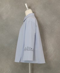 シアサッカー刺繍カフスブラウス横（ライトブルー）