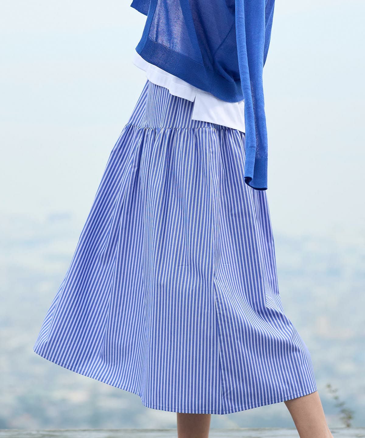 モデル着用画像（ブルー）