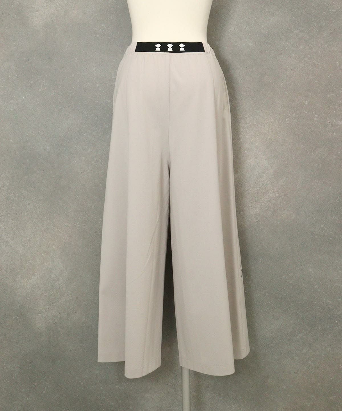 ワイドレッグパンツ後（ベージュ）