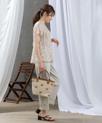 モデル着用画像（ベージュ）