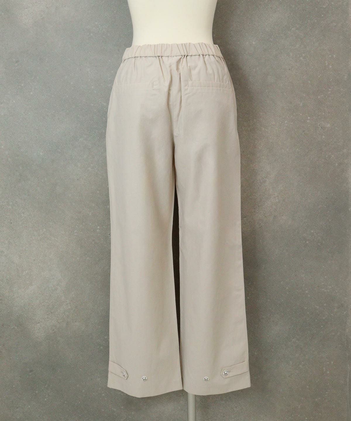 コットン混撥水ワイドパンツ後（ベージュ）