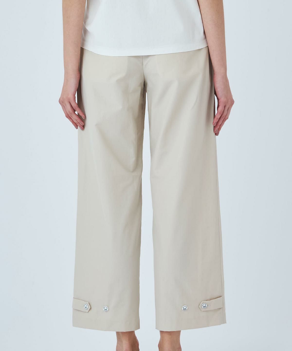 モデル着用画像（ベージュ）