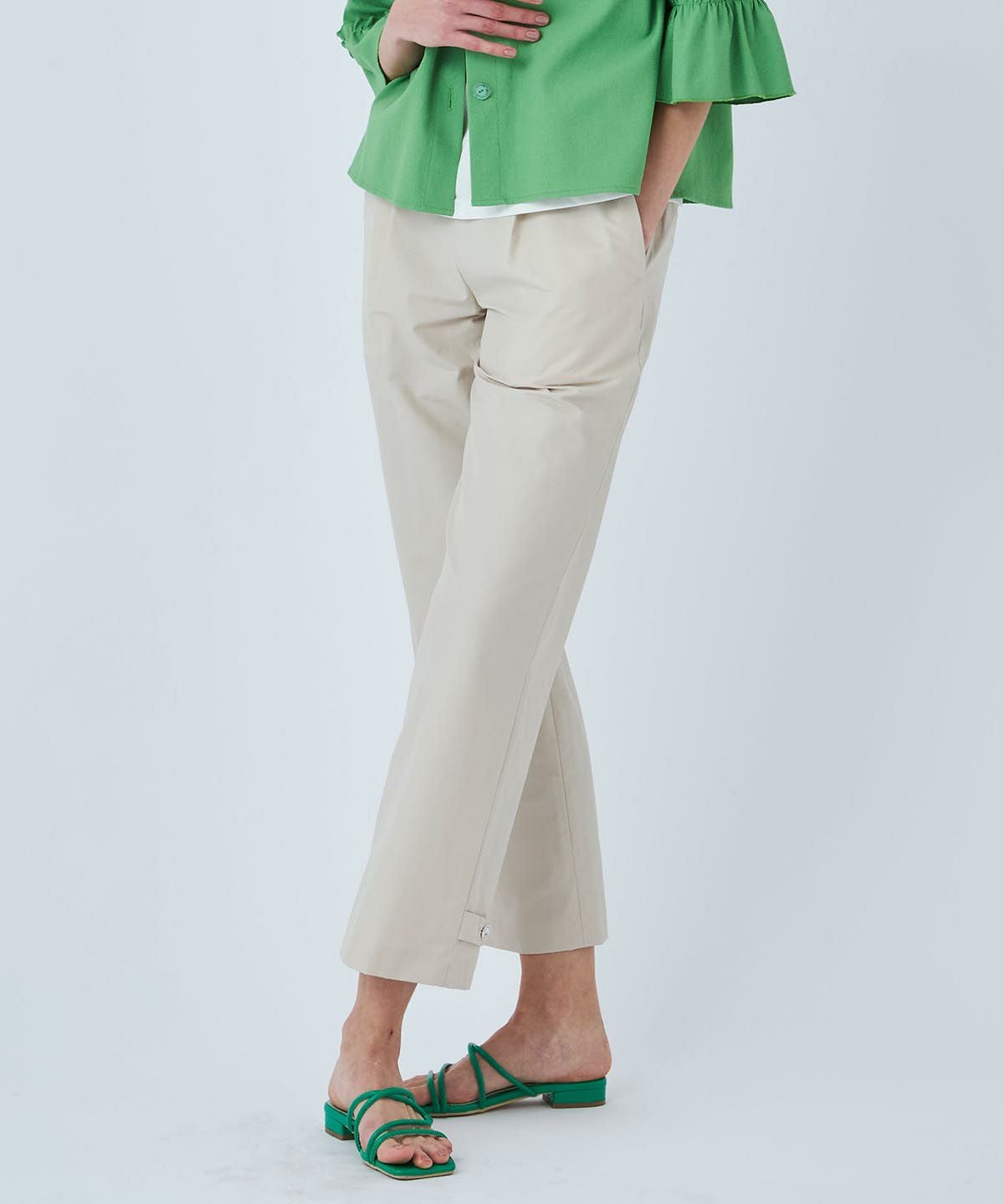 モデル着用画像（ベージュ）