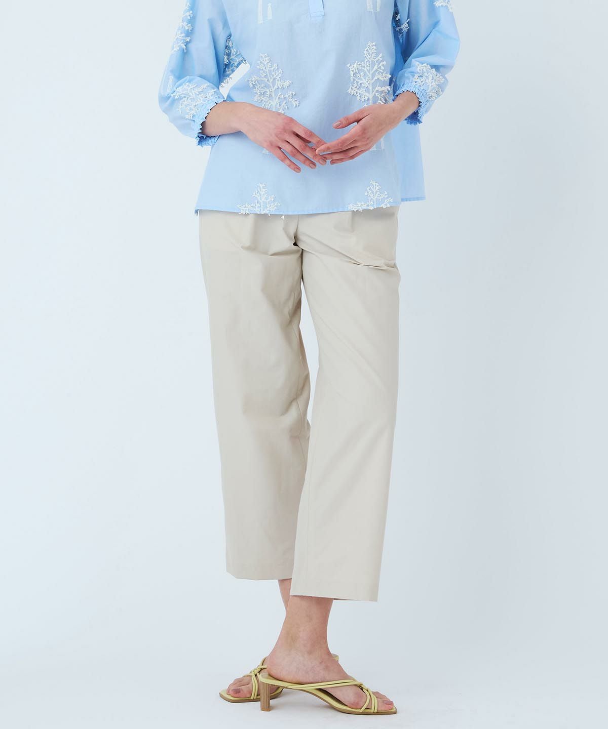 モデル着用画像（ベージュ）