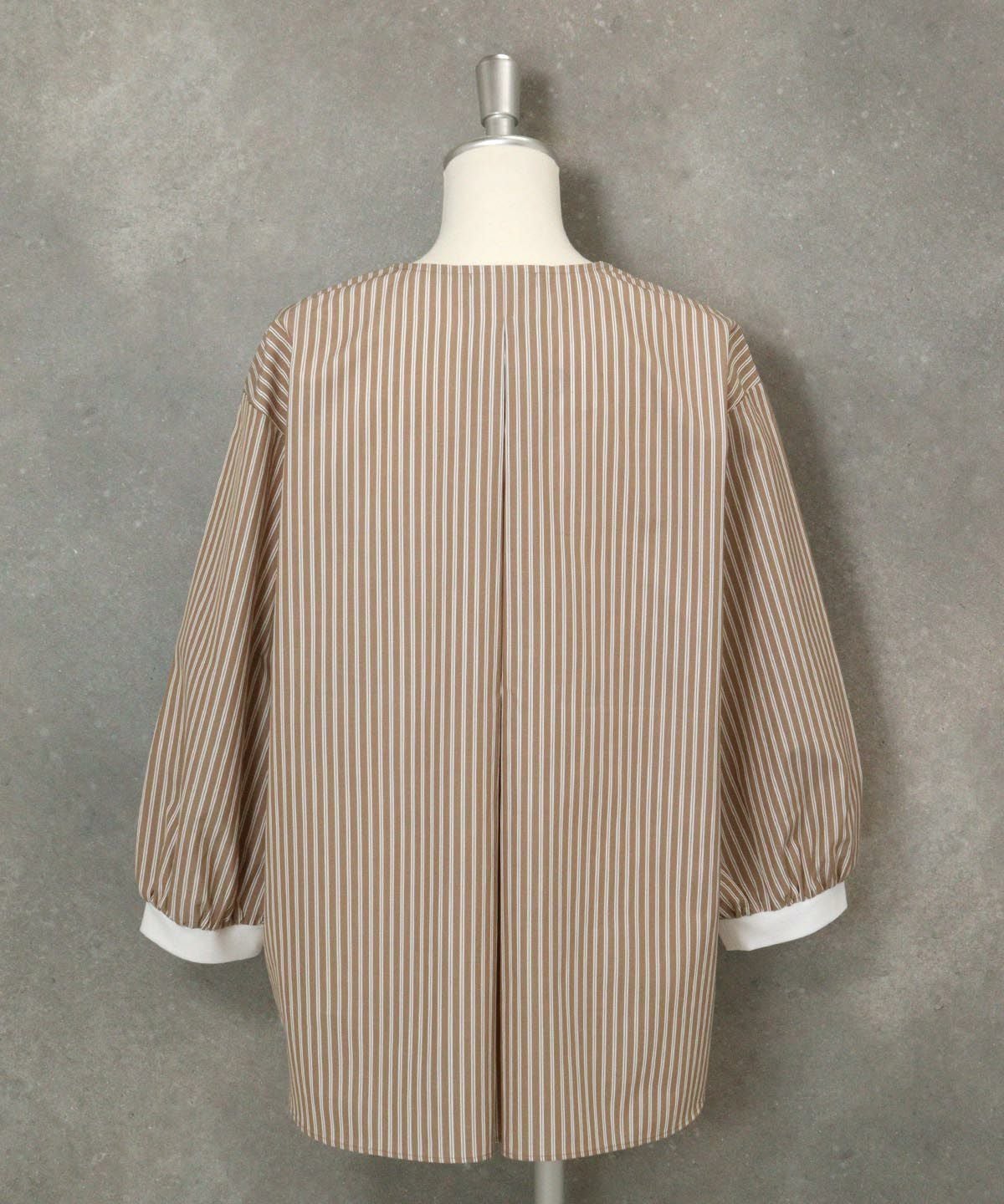 後ろ（ホワイト×キャメル）