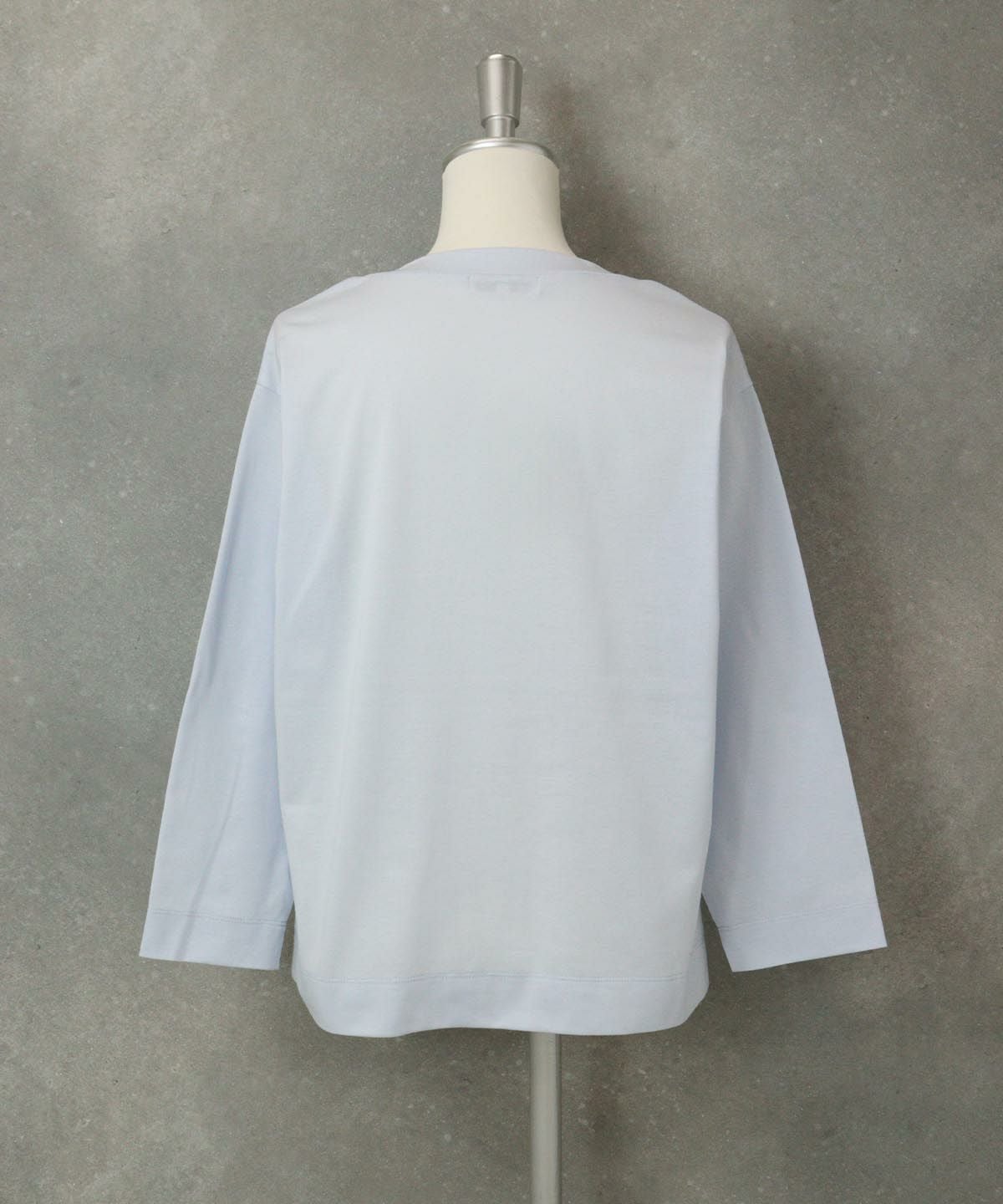 UV速乾チュール刺繍プルオーバー後（ライトブルー）