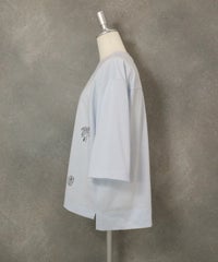 ハーフスリーブ刺繍プルオーバー 横（ライトブルー）