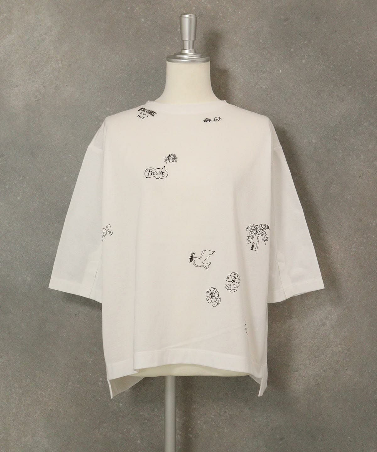 ハーフスリーブ刺繍プルオーバー（ホワイト×ブラック）