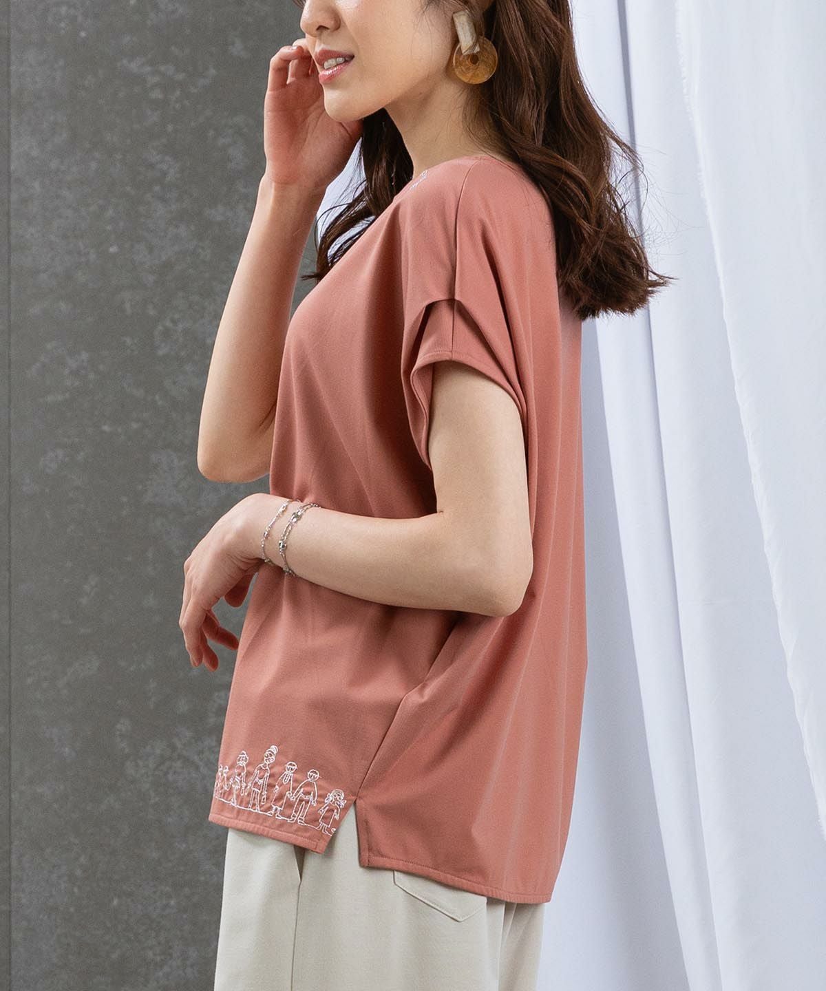 モデル着用画像(テラコッタ)