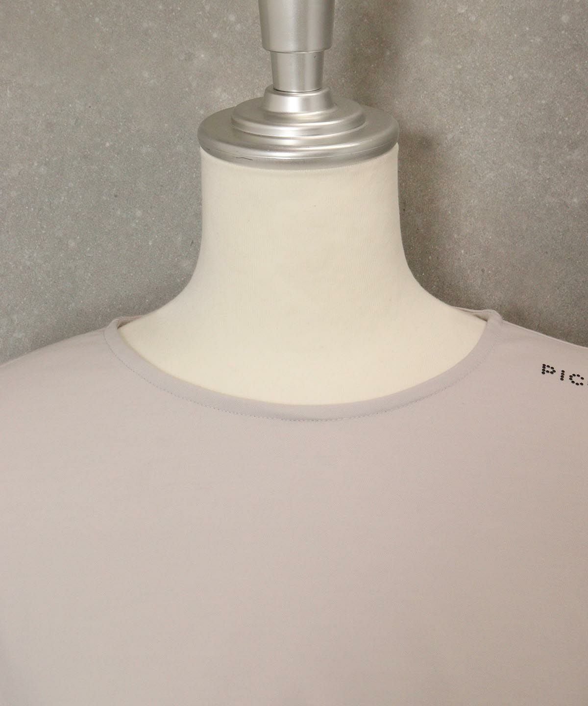 首元アップ(ライトグレー)