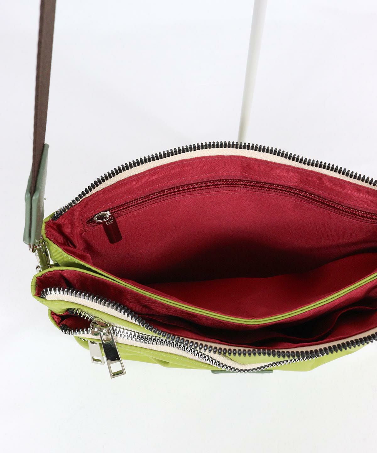 内側ファスナー部分（ライトグリーン）