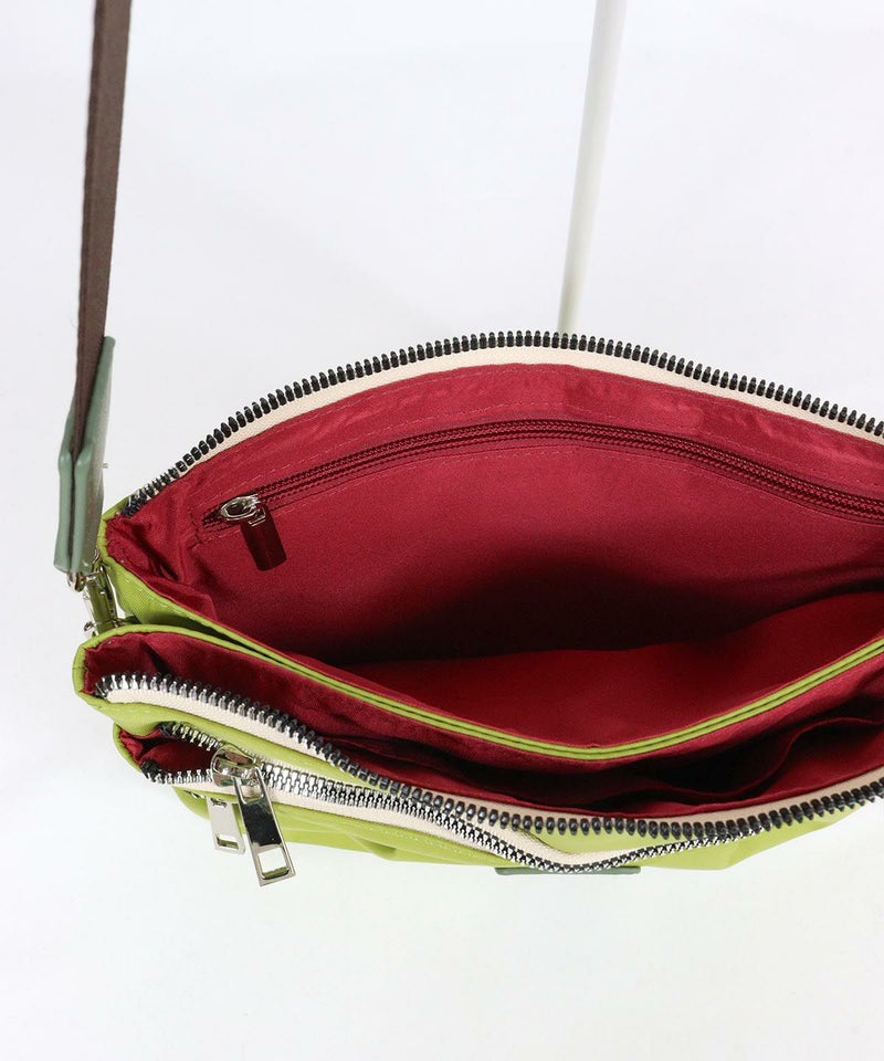 内側ファスナー部分（ライトグリーン）