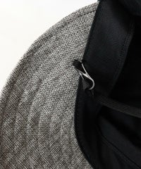 ストラップ取り付け部分（ライトグレー）