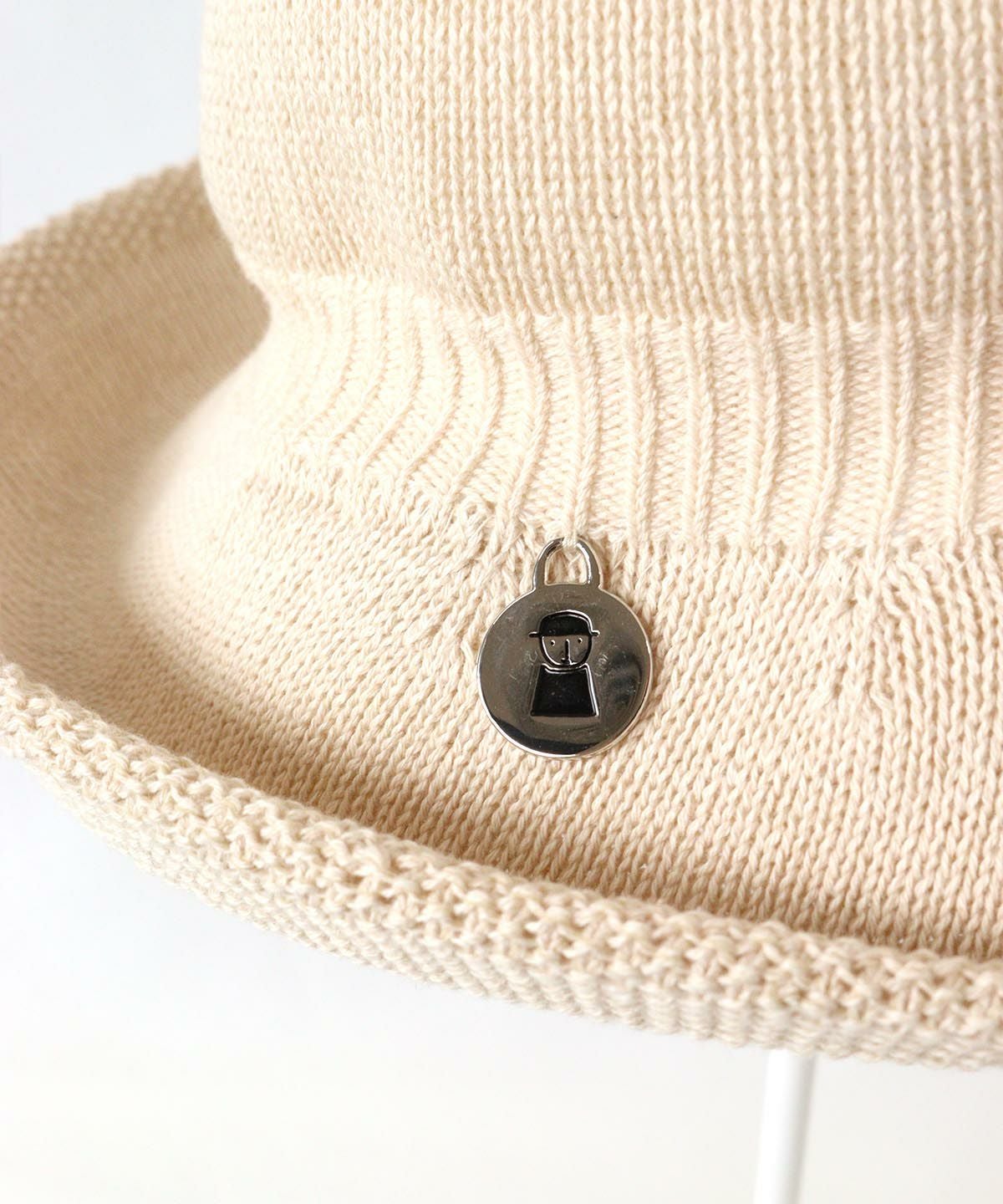 チャーム部分（ベージュ）